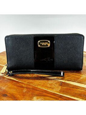 Michael Kors Jet Set Travel Continental Wristlet Wallet Black w Gold Hardware